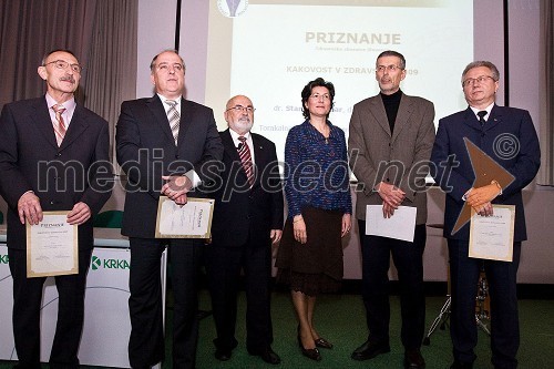 Prof. dr. Marjan Pajntar, dr. med. in prim. asist. Gordana Kalan Živčec, dr. med., predsednica Zdravniške zbornice Slovenije z dobitniki priznanj na področju torakalne kirurgije