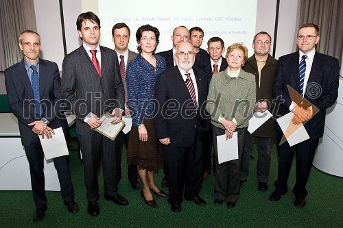 Prof. dr. Marjan Pajntar, dr. med., prim. asist. Gordana Kalan Živčec, dr. med., predsednica Zdravniške zbornice Slovenije, z dobitniki priznanj na področju ginekološke kirurgije