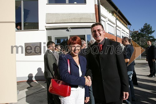 Andreja Rihter, ministrica za kulturo in Jože Vegi, odg. urednik pomursko madžarskega radia