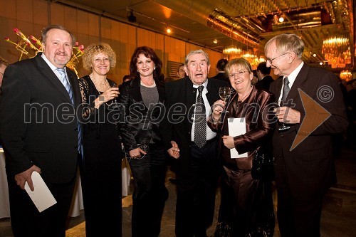 Zdravko Pergar, operni pevec, Cvetka Završnik, Milena Morača, sopranistka, Jurij Souček, igralec, Olga Gracelj, sopranistka in Doro Hvalica, vodja pogajalske skupine javnega sektorja