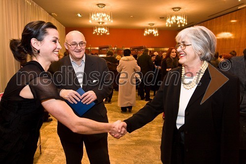 Simona Belle, služba za stike z javnostmi MGL in Vasko Polič, vrhovni sodnik s soprogo