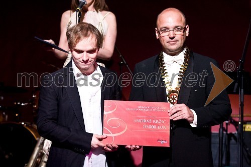 Andraž Kržič, filmar, slikar in glasbenik, dobitnik štipendije Rotary kluba Ljubljana in Aleš Jenčič, predsednik Rotary kluba Ljubljana