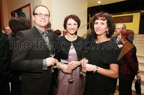 Borut Kralj, Alenka Cvetkovič, žena Boruta Cvetkoviča, direktorja Radgonskih goric, in Brigita Kralj, žena Boruta Kralja