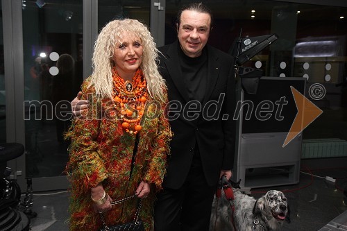 Irena Polanec, slikarka in njen mož Bojan ter njun pes
