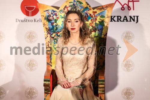 Vinska kraljica Slovenije 2023 je Maja Pečarič