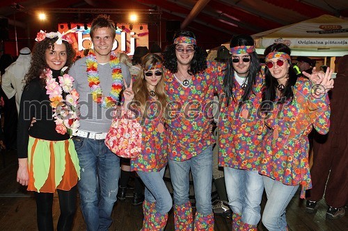 Tadeja Ternar, Miss Slovenije 2007 in njen fant Gregor, Živa Vadnov, Miss Slovenije 2004 in njen fant Klemen ter Maja Šimec, Miss Slovenije 1997 in njen fant Emil Senica