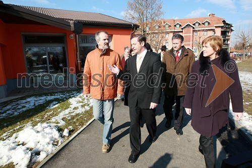 Stojan Habjanič, strokovni vodja projekta prenove vrtca, Karl Viktor Erjavec, minister za okolje in prostor, Anton Kampuš, župan občine Gornja Radgona in Breda Forjanič, ravnateljica Vrtca Manka Golarja Gornja Radgona