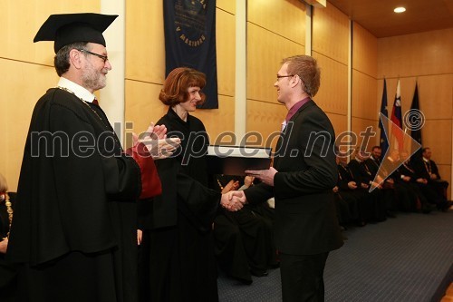 Prof. dr. Ivan Rozman, rektor Univerze v Mariboru, prof. dr. Nataša Vaupotič, dekanica Fakultete za naravoslovje in matematiko in dr. Andrej Taranenko, Fakulteta za naravoslovje in matematiko