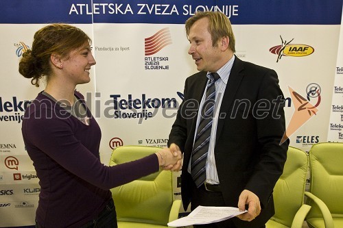 Liona Rebernik, atletinja in Peter Kukovica, predsednik Atletske zveze Slovenije