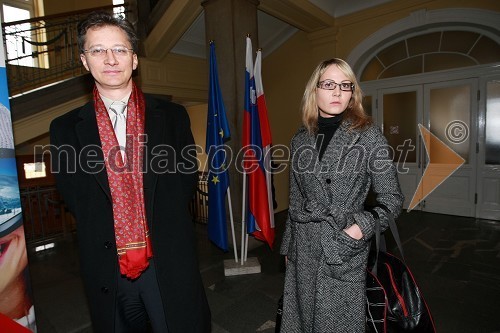 Igor Lukšič, minister za šolstvo in šport in Mojca Grobelnik, vodja službe za odnose z javnostmi na Ministrstvu za šolstvo in šport