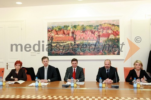 Majda Širca, ministrica za kulturo, Igor Lukšič, minister za šolstvo in šport, Borut Pahor, predsednik Vlade RS, Franc Križanič, minister za finance in mag. Simona Dimic, vodja Kabineta predsednika vlade