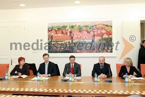 Majda Širca, ministrica za kulturo, Igor Lukšič, minister za šolstvo in šport, Borut Pahor, predsednik Vlade RS, Franc Križanič, minister za finance in mag. Simona Dimic, vodja Kabineta predsednika vlade