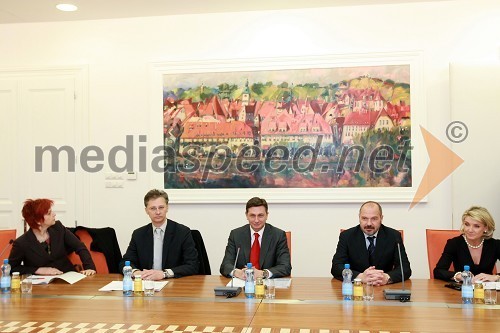 Majda Širca, ministrica za kulturo, Igor Lukšič, minister za šolstvo in šport, Borut Pahor, predsednik Vlade RS, Franc Križanič, minister za finance in mag. Simona Dimic, vodja Kabineta predsednika vlade