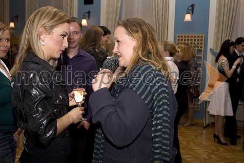 Nina Ivanič in Maja Končar, igralki