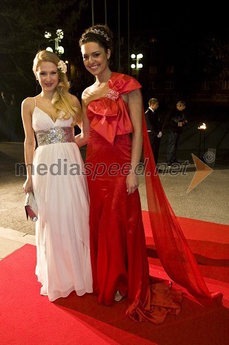 Maja Ferme, modna oblikovalka, in Tadeja Ternar, Miss Slovenije 2007