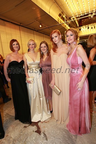 Maja Štamol Droljc, modna oblikovalka, Anja Tomažin, TV voditeljica, Katja Koselj, oblikovalka nakita, Tjaša Kokalj, miss Universe Slovenije 2007 in Anamarija Avbelj, Miss Universe Slovenije 2008