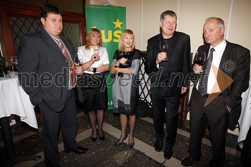 Branko Goropevšek, direktor Osrednje knjižnice Celje, Dragica Mustač, Stane Rozman, celjski podžupan in njegova soproga, ter Vitko Gradišnik