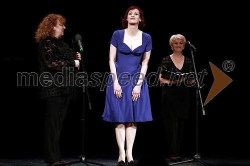 Alenka Cilenšek, igralka, Saša Pavček, igralka in dobitnica nagrade Žlahtna komedijantka, in Anica Kumer, igralka SLG Celje