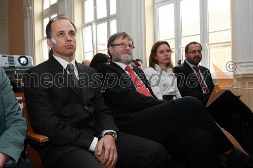 Prof. dr. Rajko Knez, dekan Pravne fakultete Univerze v Mariboru, prof. dr. Ivan Rozman, rektor Univerze v Mariboru, ... in dr. József Györkös, državni sekretar Ministrstva za visoko šolstvo, znanost in tehnologijo 
 
