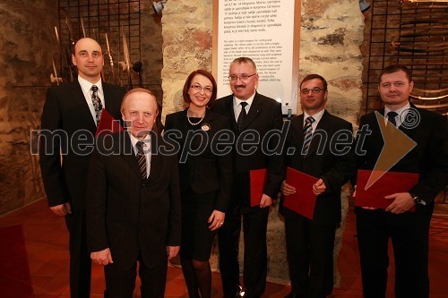 Mirjana Koren, direktorica Pokrajinskega muzeja Maribor in meceni Pokrajinskega muzeja Maribor: Matjaž Kovačič, predsednik uprave Nova KBM d.d., dr. Jože Zagožen, direktor Holdinga Slovenskih Elektrarn (HSE), mag. Viljem Pozeb, direktor Holdinga slovenskih elektrarn (HSE), Andrej Tumpej, izvršni direktor za tehnično področje Dravske elektrarne Maribor (DEM) in mag. Igor Marinič, namestnik direktorja Pošte Slovenije