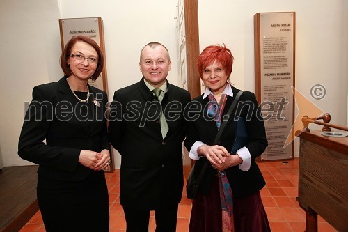 Mirjana Koren, direktorica Pokrajinskega muzeja Maribor, Franc Kangler, župan Maribora, in Majda Širca, ministrica za kulturo