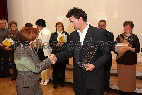 Zdenka Lešnik, gostilna in motel Pri Lešniku, dobitnica nagrade Kristalna vrtnica 2008, in Rok Peče, mariborski podžupan