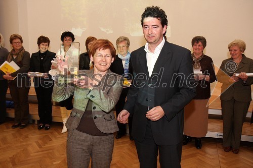 Zdenka Lešnik, gostilna in motel Pri Lešniku, dobitnica nagrade Kristalna vrtnica 2008, in Rok Peče, mariborski podžupan