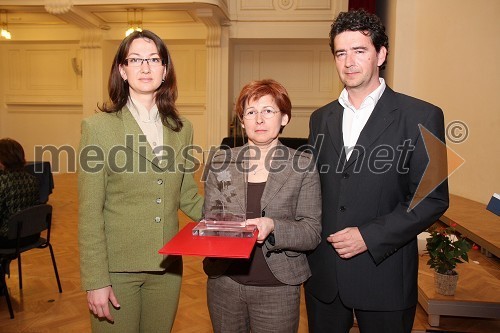 Karin Bejo, predsednica ocenjevalne komisije Hortikulturnega društva Maribor, Zdenka Lešnik, gostilna in motel Pri Lešniku, dobitnica nagrade Kristalna vrtnica 2008, in Rok Peče, mariborski podžupan
 
