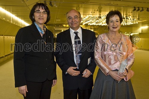 Ljubica Jelušič, ministrica za obrambo, Mitja Rotovnik, direktor Cankarjevega doma in njegova žena, Polona Vetrih, igralka