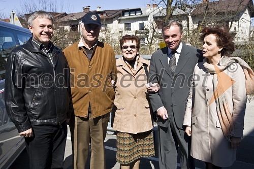 Člani Lions kluba Ljubljana in mag. Valerija Bužan, direktorica CUDV Draga