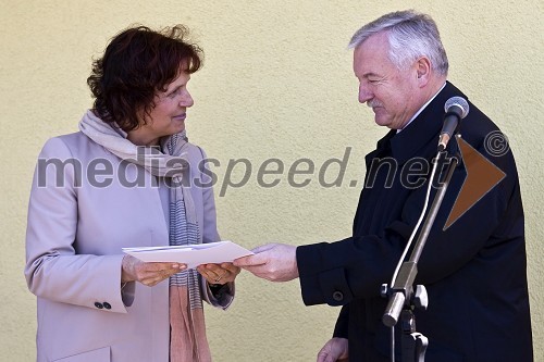 Mag. Valerija Bužan, direktorica CUDV Draga in dr. Boris Žnidarič, guverner Združenja slovenskih Lions klubov