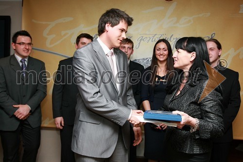 Martin Jezeršek, Ambasador gostoljubja 2008, in mag. Helena Cvikl, direktorica Višje strokovne šole za gostinstvo in turizem v Mariboru