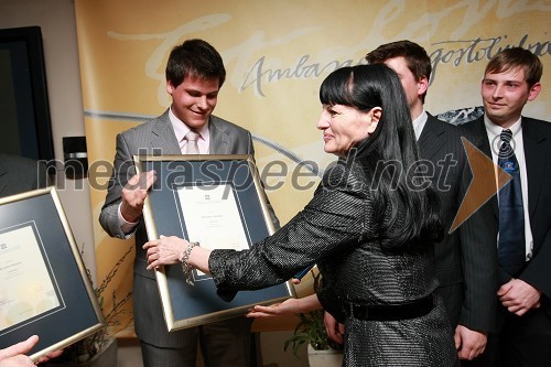 Martin Jezeršek, Ambasador gostoljubja 2008, in mag. Helena Cvikl, direktorica Višje strokovne šole za gostinstvo in turizem v Mariboru