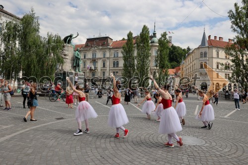 Učenke Baletnega oddelka plesne šole Ples plus