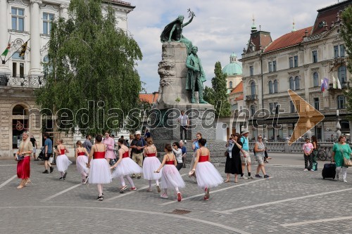 Učenke Baletnega oddelka plesne šole Ples plus