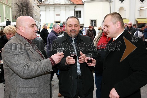 Ivan Dabo, župan Novalje, ..., in Franc Kangler, župan Maribora
 
