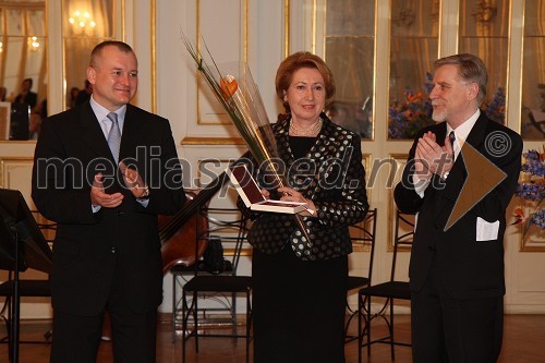 Franc Kangler, župan Maribora, Meta Gabršek Prosenc, umetnostna zgodovinarka in dobitnica Glazerjeve nagrade za življenjsko delo ter Franci Pivec, predsednik odbora za podelitev Glazerjevih nagrad