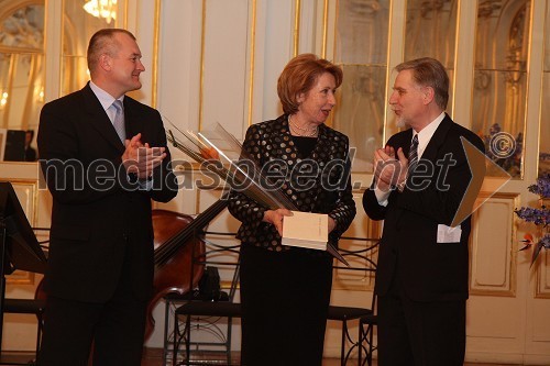 Franc Kangler, župan Maribora, Meta Gabršek Prosenc, umetnostna zgodovinarka in dobitnica Glazerjeve nagrade za življenjsko delo ter Franci Pivec, predsednik odbora za podelitev Glazerjevih nagrad