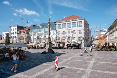 Grajski trg Maribor, Kavarna Marpurgi, Sinsay Maribor, Kavarna Astoria Maribor