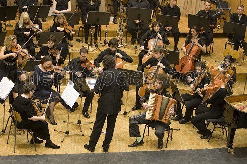 Simfonični orkester in Janez Dovč, glasbenik