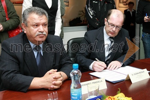 Mohamed Awadalla, direktor Baracatco d.o.o. in dr. Dušan Mežnar, direktor Tovarne vozil Maribor d.o.o.