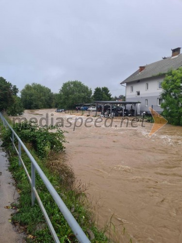 Razmere po nočnem deževju v Kranju