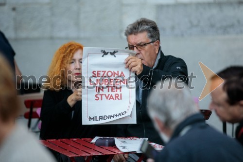 Mladinsko vstopa v sezono ljubezni in teh stvari