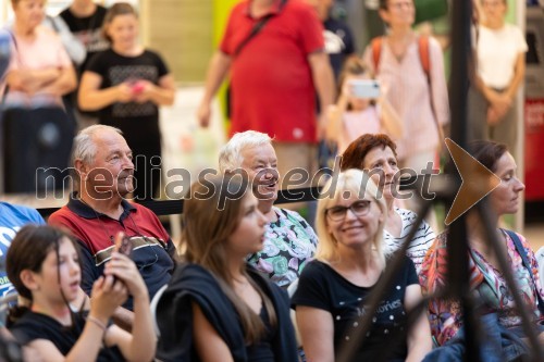 Slovo poletju s koncertom Ansambla Unikat v Citycentru Celje