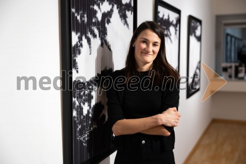Odprtje razstave Črno na belem akademske slikarke Tine Konec, Generali galerija