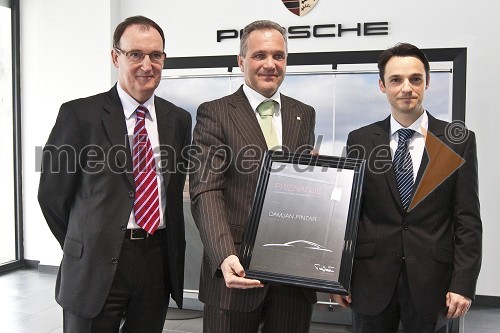 Frenk Tavčar, direktor group sales pri Porsche Slovenija, Damjan Pintar, direktor podjetja Unitur in Danilo Ferjančič, direktor Porsche Slovenija d.o.o.