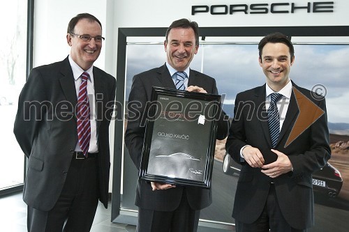 Frenk Tavčar, direktor group sales pri Porsche Slovenija, Gojko Kavčič, predsednik uprave pozavarovalnice Triglav in Danilo Ferjančič, direktor Porsche Slovenija d.o.o.