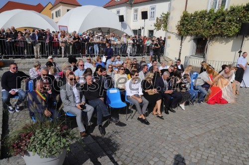 37. Svečana trgatev Stare trte v Mariboru in kronanje vinske kraljice