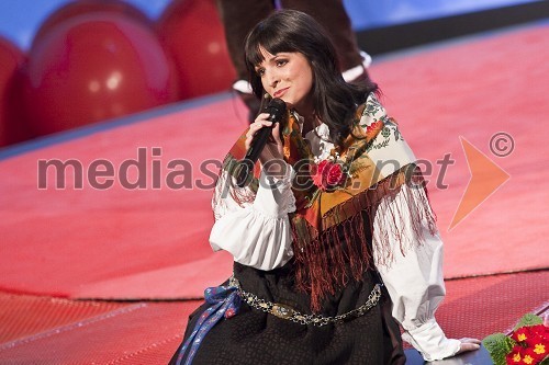 Ana Dolinar, voditeljic festivala in igralka