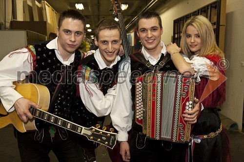 Ansambel Roka Žlindre (Nejc Drobnič, Rok Modic in Rok Žlindra, Barbara Ogrinc), izvajalci Slovenskega valčka 2009 in zmagovalci festivala Slovenska polka in valček 2009